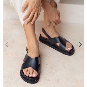 LIBERTE Capri Chunky Leather Sandal (size 10)